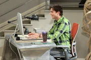 Gerät wegen eines Toasters in einen handfesten Streit mit Alan: Walden (Ashton Kutcher) ...
