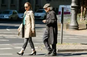 Vicky Adam (Katja Danowski, l.) gibt Edwin Bremer (Tilo Prückner, r.) die Schuld an der Misere im Hause Hoffmann.