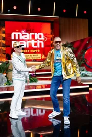 Gastgeber Mario Barth (r.), Özan Cosar