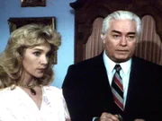 Alice (Jane Windsor) hat von ihrem Mann Richard (Richard Bradford) einen riesigen Rubin geschenkt bekommen, der von einer indischen Statue stammt.