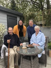 V.l.: Roy, Alan Titchmarsh, Frances Tophill und Eileen.