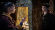 Nele (Ronja Levis) mit Arian (Mikke Rasch) im Escaperoom.