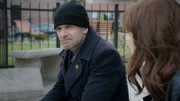 Was bedeutet Kittys (Ophelia Lovibond, r.) lebensverändernde Offenbarung für die Beziehung zu Sherlock (Jonny Lee Miller, l.)?