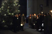 Alle Lansinger sind gerührt, als der Weihnachtsbaum endlich leuchtet.