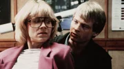 Die Wissenschaftlerin Natalie (Cindy Pickett) ist dem Killer Bennett (Joe-Michael Terry) hilflos ausgeliefert.