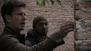 L-R: Paul Beban und Kawa Mawlayee erkunden die Insel Huemul