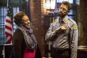 Laboranalyst und Gamer Sebastian (Rob Kerkovich, r.) wird kurz nach dem Mord an Leutnant Michael auf brutale Art und Weise gekidnapped. Wird es Dr. Wade (CCH Pounder, l.) und Team gelingen, ihn lebend zurückzuholen?