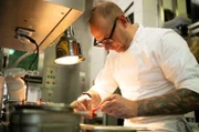 Daniel Schimkowitsch steht für eine asiatisch inspirierte, dynamisch junge Gourmet-Küche mit einfallsreichen und mutigen Produktkombinationen.