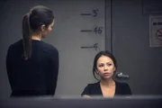 Ein neuer Mordfall beschäftigt das Team um Meredith (Janina Gavankar, l.). Doch was hat Jilian Havenmeyer (Janel Parrish, r.) damit zu tun?