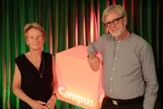 Heute erläutert die Medizinerin Prof. Dr. Vera Regitz-Zagrosek von der Charité Berlin, warum für Männer und Frauen unterschiedliche Behandlungsmethoden nötig sind. Und der Soziologe Prof. Dr. Ortwin Renn vom Institut für transformative Nachhaltigkeitsforschung in Potsdam fragt, warum wir heute länger leben und trotzdem immer mehr um unser Leben fürchten.