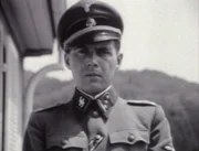 Der SS-Lagerarzt Josef Mengele führt in Auschwitz Experimente an Häftlingen durch.