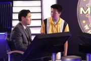 Louis Huang (Randall Park, l.); Eddie Huang (Hudson Yang, r.)