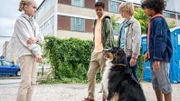 Mischa (Greta Bohne, li.) tut es leid, dass sie Pepper einfach mitgenommen hat.