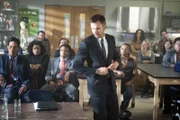 Die Freunde beginnen aufgeregt, zu recherchieren, ganz im Stile von "Law & Order". Und bald gibt es erste Verdächtige (vl.n.r.: Danny Pudi, Yvette Nicole Brown, Donald Glover, Joel McHale) ...