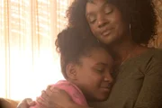 Amy Bellafonte (Saniyya Sidney, l.); Jeanette (Saycon Sengbloh, r.)