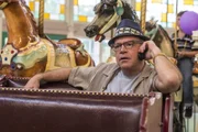 Unter dreifachem Mordverdacht: Prides alter Bekannter Elvis (Tom Arnold) ...