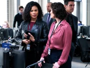 (v.l.n.r.) Sheryll Barnes (Roxy Sternberg); Isobel Castille (Alana De La Garza); Stuart Scola (John Boyd)