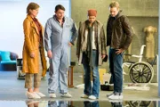 ARD/HEITER BIS TÖDLICH - ZWISCHEN DEN ZEILEN, neue Krimi-Komödie mit 16 Folgen, Folge 13 "Der erste April", am Donnerstag (16.05.2013) um 18.50 Uhr im Ersten. (v.l.n.r.) Kommissarin Bradulic (Nina Petri), Bollmann (Knud Riepen), Maja (Josephine Schmidt) und CSI Uwe (Peter Trabner) inspizieren das Wasserbecken, in dem die Leiche von Prominentenarzt Breul gefunden wurde.