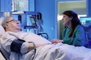 Vera Bader (Claudia Wenzel) weiß, egal ob Sarah Marquardt oder Professor Simoni, die erste Handlung des neuen Gesundheitsdezernenten wird ihre Entlassung sein. Jürgen Strauber (Jaecki Schwarz) hat Vera Bader versprochen, dass sie bleiben kann, doch in seinem Zustand kann er dieses Versprechen schwer halten. Vera muss auf Nummer sicher gehen und schlägt vor einen weiteren Kandidaten für den Posten des Gesundheitsdezernenten zu stellen: Sich selbst. Doch das ist selbst Strauber zu viel.