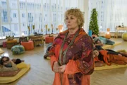 Gitta (Dagmar Biener) kann nicht glauben, dass ausgerechnet auf einer ihrer Kuschelpartys eine junge Frau ermordet wurde ...