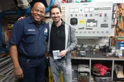 Arno Koch mit Chief Electrician Raul.