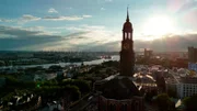 Michelpanorama in Hamburg.; NDR Fernsehen DIE NORDSTORY - GRÜFTE, GLOCKEN, GROSSER AUSBLICK, "Der Michel und sein Drumherum".