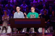 Rateteam-Kapitän Elton (r.) mit dem Schauspieler, Komiker und Musiker Olli Dittrich (l.).