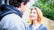 Tom (Milan Marcus, l.) hat eine Vision, dass Alexandra (Daniela Kiefer, r.) genauso verzückt von Romeo und Julia ist wie er.