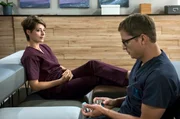 Theresa (Katharina Nesytowa, l.); Elias (Stefan Ruppe, r.)