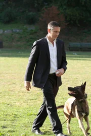 Reese (Jim Caviezel)