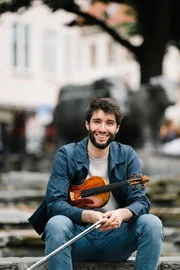 Thomas Reif (Violinist und 1. Konzertmeister beim BRSO) auf dem Rindermarkt in München.