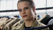 Sarah entscheidet sich, von jetzt an niemandem mehr zu vertrauen und nur noch an sich selber zu denken. Sie schlägt Julianes gut gemeinten Rat, die Mittäter in dem Drogenhandel zu nennen, in den Wind und fordert von Mareen eine hohe Summe Schweigegeld.
