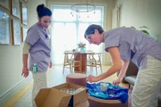 Mona mittendrin Abschied im Hospiz – Ein würdevolles Leben bis zum Tod Mona Vetsch mit Sarah Krüsi Leber, Pflegefachfrau Palliativ Care, Hospiz St. Gallen.