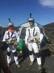 Auf Lanzarote wird die geologische Erkundung des Mondes simuliert. ESA-Astronaut Matthias Maurer und Trainingsleiter HervÈ Stevenin.