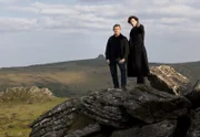 In der kargen Landschaft von Dartmoor forschen Holmes (Benedict Cumberbatch) und Watson (Martin Freeman) nach dem legendären Hund von Baskerville.