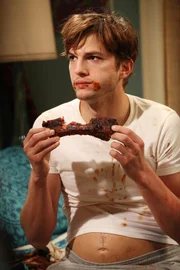 Kommt nicht damit klar, dass er seiner Freundin seine wahre Identität verschwiegen hat: Walden (Ashton Kutcher) ...