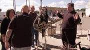 Heuert Les Golds Sohn bei der Konkurrenz an? Eines hat Seth mit seinem Auftritt in „Bill’s Pawn Shop“ definitiv erreicht: Sein Vater ist völlig von den Socken! Denn die Familie bedeutet dem erfahrenen Pfandleiher alles, und er wünscht sich natürlich, dass sein Sprössling in Zukunft die Leitung des „American Jewelry and Loan“ übernimmt. Ok, es gab Streitigkeiten in der Vergangenheit, aber muss man deshalb gleich die Segel streichen? Das ungleiche Duo trifft sich zum Auftakt der neuen Staffel in Detroit zu einem ernsten Zwiegespräch