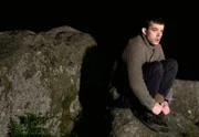 ARD SHERLOCK - DIE HUNDE VON BASKERVILLE (the hounds of baskerville), Großbritannien 2011, Regie Paul McGuigan, Der traumatisierte Henry (Russell Tovey) fürchtet, dass der monströse Hund von Baskerville hinter ihm her ist.