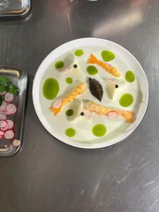 Zubereitetes Essen im Fine-Dining-Restaurant „Kammer 5“ in Ort im Innkreis.