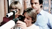 Die Wissenschaftlerin Natalie (Cindy Pickett), Cody (Perry King, Mi.) und Nick (Joe Penny) stellen fest, dass sich im Hotelzimmer ein Attentäter eingenistet hat.