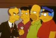 Rupert Murdoch erwischt Wally, Homer und Chief Wiggum in seiner Privatloge.