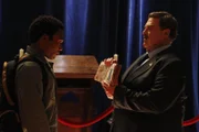 Vizedekan Laybourne (John Goodman, r.) unternimmt einen letzten verzweifelten Versuch, Troy (Donald Trover, l.) von der Klimaanlagenschule zu überzeugen ...