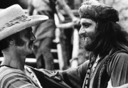 Malaysia zur Kolonialzeit. Sandokan (Kabir Bedi), ein Pirat adliger Herkunft, und sein Freund und Blutsbruder Yanez (Philippe Leroy) widersetzen sich den Männern im Dienst der englischen Krone.