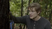 Tief im nirgendwo im Kasachstan sind MacGyvers (Lucas Till) technische Fähigkeiten und Cleverness gefragt, um sich und sein Team zurück in die Zivilisation zu bringen.... Doch wo ist Kriegsverbrecher Victor abgeblieben?; Tief im nirgendwo im Kasachstan sind MacGyvers (Lucas Till) technische Fähigkeiten und Cleverness gefragt, um sich und sein Team zurück in die Zivilisation zu bringen.... Doch wo ist Kriegsverbrecher Victor abgeblieben?