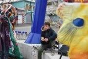 Cartoonist Sebastian Klug im leeren winterlichen Wiener Prater.