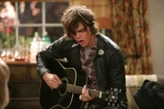 Reid Ewing (Dylan).