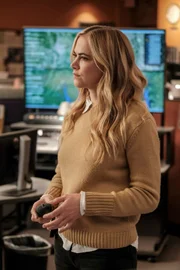 Ellie Bishop (Emily Wickersham)