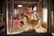 Missy (Raegan Revord, l.); Billy (Wyatt McClure, r.)