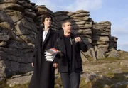 In der Steinwüste von Dartmoor finden auch Sherlock Holmes (Benedict Cumberbatch, li.) und Dr. Watson (Martin Freeman) sich nicht immer zurecht.