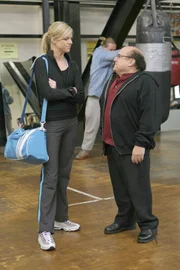 Vorne: Dee Reynolds (Kaitlin Olson), Frank Reynolds (Danny DeVito)